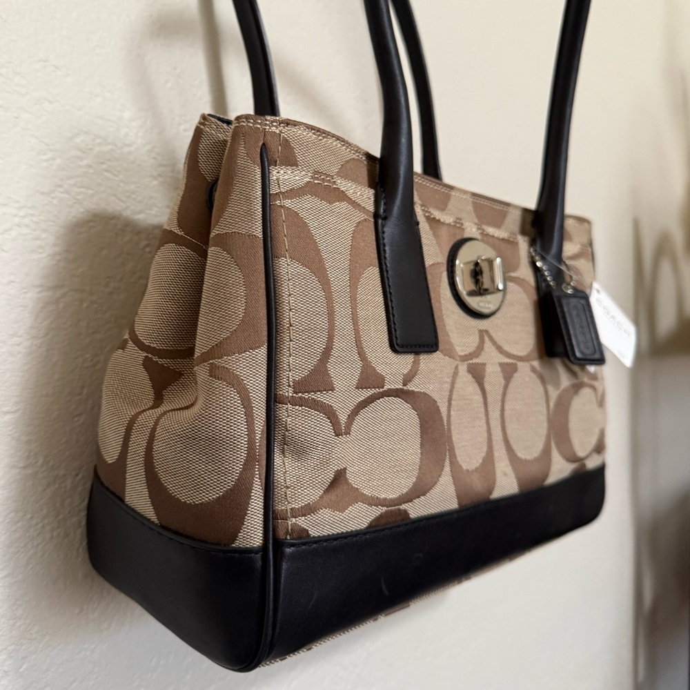 Coach 2009 Hampton Signature Madeline Shoulder Bag - Picture 4 of 13